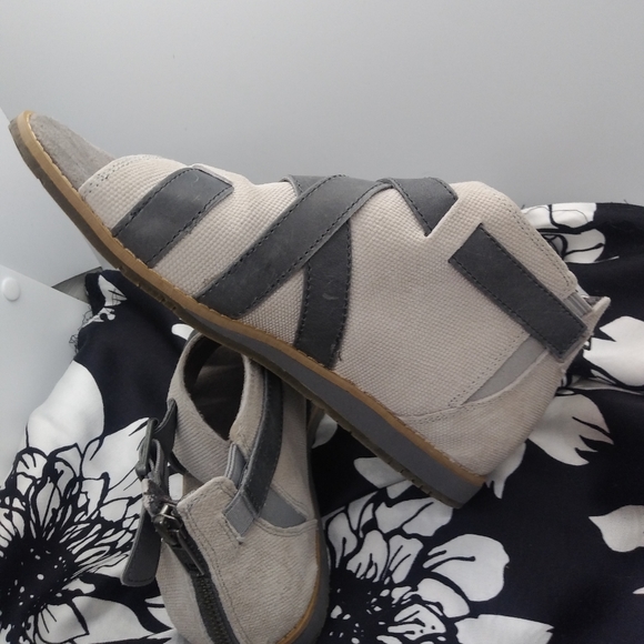 Unique CAT Women's Sandals - Size 6 - Picture 3 of 9